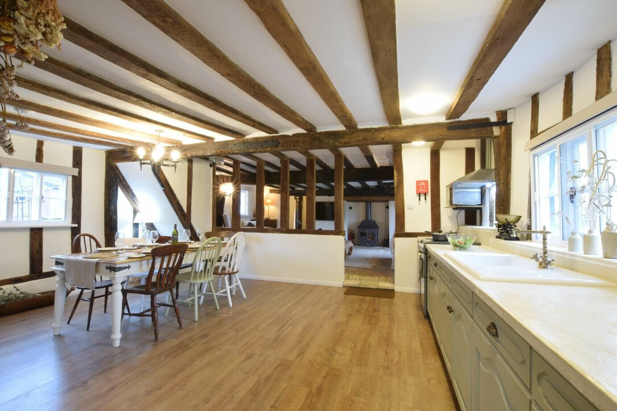 Fridge, cookware/dishes/utensils