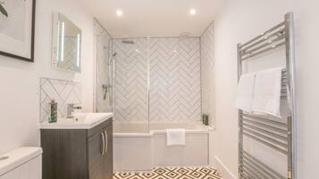 Casa de campo | Baño | Ducha y secador de pelo