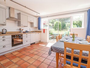 Cottage | Private kitchen | Fridge, dishwasher, electric kettle, toaster - Time Out, Southwold (Reydon)