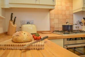 Fridge, dishwasher, cookware/dishes/utensils - 1 Eversley Court, Southwold (Reydon)