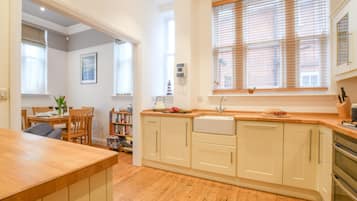 Fridge, dishwasher, cookware/dishes/utensils