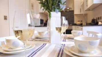 Fridge, dishwasher, cookware/dishes/utensils