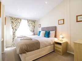 2 dormitorios, decoración individual, mobiliario individual