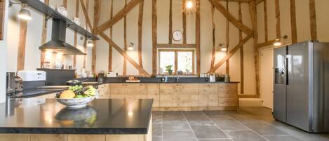 Cottage | Private kitchen | Fridge, dishwasher, cookware/dishes/utensils