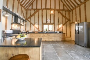 Casa de campo | Cozinha privada | Geladeira, lava-louças, talheres/pratos/utensílios de cozinha