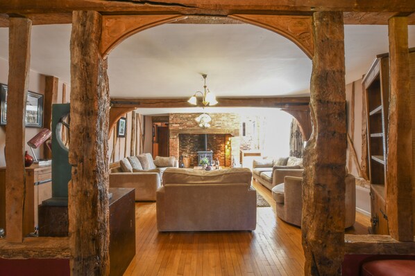 TV - Moat Barn (Woodbridge)