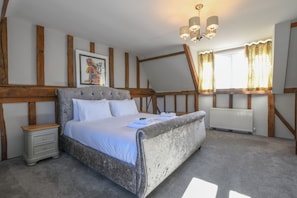 5 bedrooms, individually decorated, individually furnished, free WiFi - Moat Barn (Woodbridge)