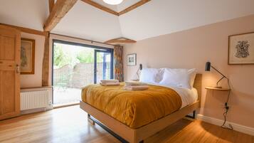 2 bedrooms, individually decorated, individually furnished, free WiFi