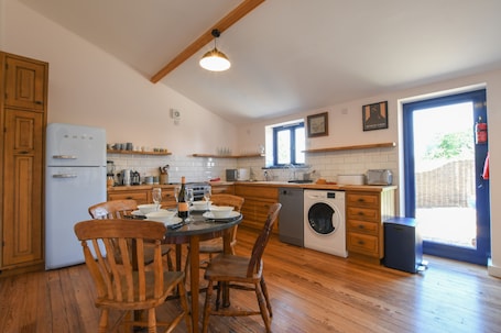 Fridge, dishwasher, cookware/dishes/utensils