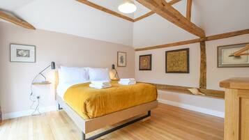 2 quartos, individualmente decorados, individualmente mobiliados
