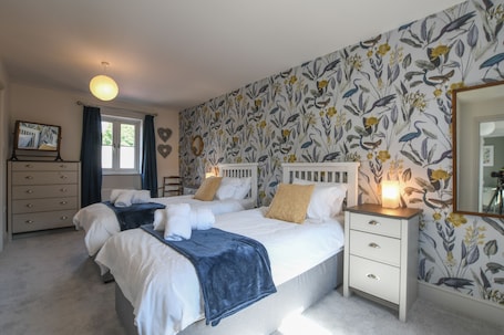 2 habitaciones, decoración personalizada y muebles diferentes