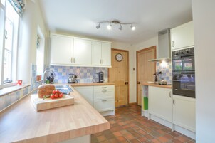 Fridge, dishwasher, cookware/dishes/utensils