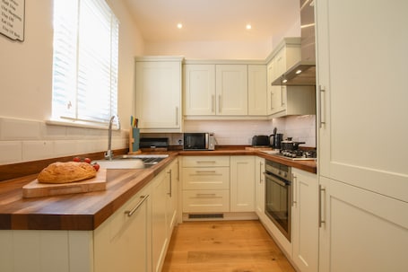 Fridge, dishwasher, cookware/dishes/utensils