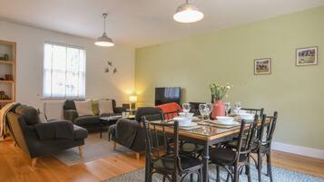 Fridge, dishwasher, cookware/dishes/utensils