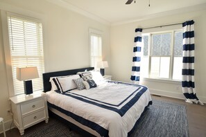 4 bedrooms, iron/ironing board, WiFi, bed sheets