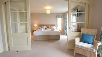4 bedrooms, individually decorated, individually furnished, free WiFi