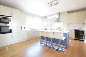 Fridge, dishwasher, cookware/dishes/utensils