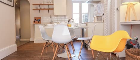 Småhus | Eget kjøkken | Kjøleskap, oppvaskmaskin og kjøkkenutstyr