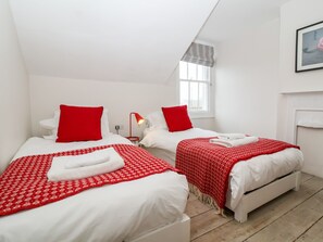 Cottage | 4 bedrooms, individually decorated, individually furnished, free WiFi