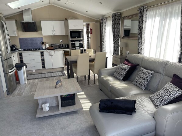 Cabin, Multiple Beds | Living room