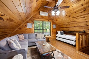 Smart TV, fireplace - Grady's Hideaway | Rustic Couples Cabin w/Hot Tub (Trenton)
