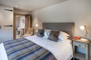 4 Schlafzimmer, Bügeleisen/Bügelbrett, Reisekinderbett, WLAN