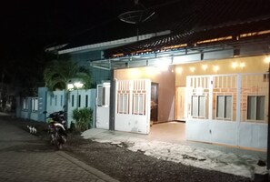 Terrace/patio - 999 KHS 2 Homestay (Banyuwangi)
