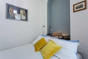 1 chambre, fer et planche à repasser, literie fournie