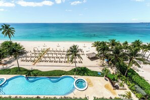 Plage, chaises longues, serviettes de plage
