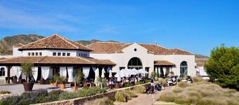 Front line Golf Course. 2 bedroom/bathroom apartment, private Jacuzzi area,