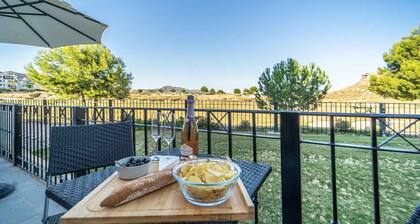 Front line Golf Course. 2 bedroom/bathroom apartment, private Jacuzzi area,