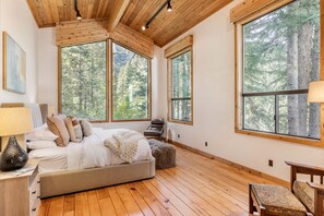 5 bedrooms, iron/ironing board, WiFi, bed sheets