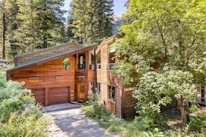 Exterior - 5 BEDROOM, MOUNTAIN VIEWS, SOUNDS OF STREAM, LARGE DECK, HOT TUB, CLASSIC SUNDANCE CABIN (Sundance)