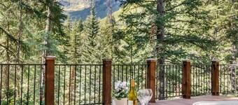 5 BEDROOM, MOUNTAIN VIEWS, SOUNDS OF STREAM, LARGE DECK, HOT TUB, CLASSIC SUNDANCE CABIN