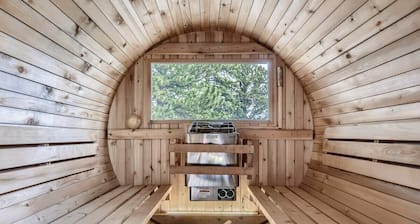 Mountain Retreat / Deck, Views / Sleeps 10