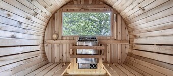 Mountain Retreat / Deck, Views / Sleeps 10