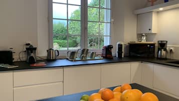 Desayuno completo gratuito y diario