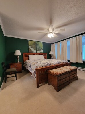 3 bedrooms, iron/ironing board, WiFi, bed sheets