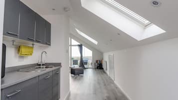 Cottage | Private kitchen | Fridge, dishwasher, electric kettle, toaster