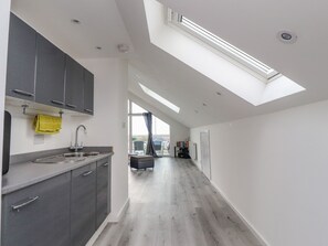 Cottage | Private kitchen | Fridge, dishwasher, electric kettle, toaster - Sea La Vie (Lytham St. Anne's)