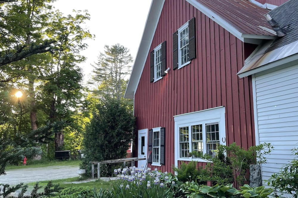 Stone Hearth Inn and Eatery - Saxtons River, VT