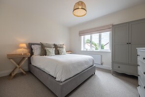 2 bedrooms, iron/ironing board, Internet, bed sheets