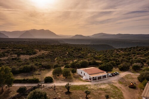 Casa Vacances Bonu Iloghe : Vue Montagne, Terrasse Privée et Wi-Fi à Dorgali