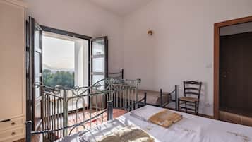 2 bedrooms, iron/ironing board, free WiFi