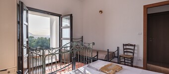 Casa Vacanze Bonu Iloghe: Mountain View, Private Terrace & Wi-Fi in Dorgali