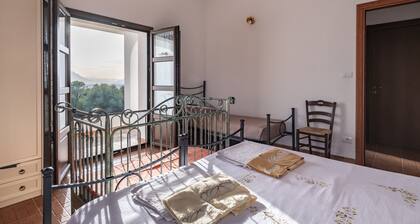 Casa Vacances Bonu Iloghe : Vue Montagne, Terrasse Privée et Wi-Fi à Dorgali