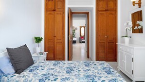 A bedroom with a bed, a nightstand, a dresser, and a mirror. - Vacation Home 'Casa Aloe' with Sea View, Terrace & Wi-Fi (Haría)