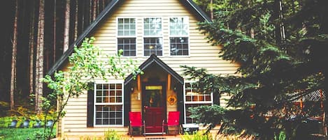 House, 3 Bedrooms | Exterior