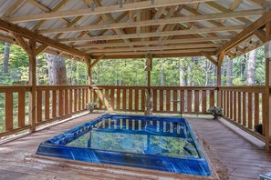 Casa, 3 habitaciones | Tina de hidromasaje al aire libre