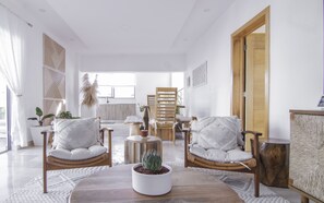 Condo, 3 Bedrooms | Interior